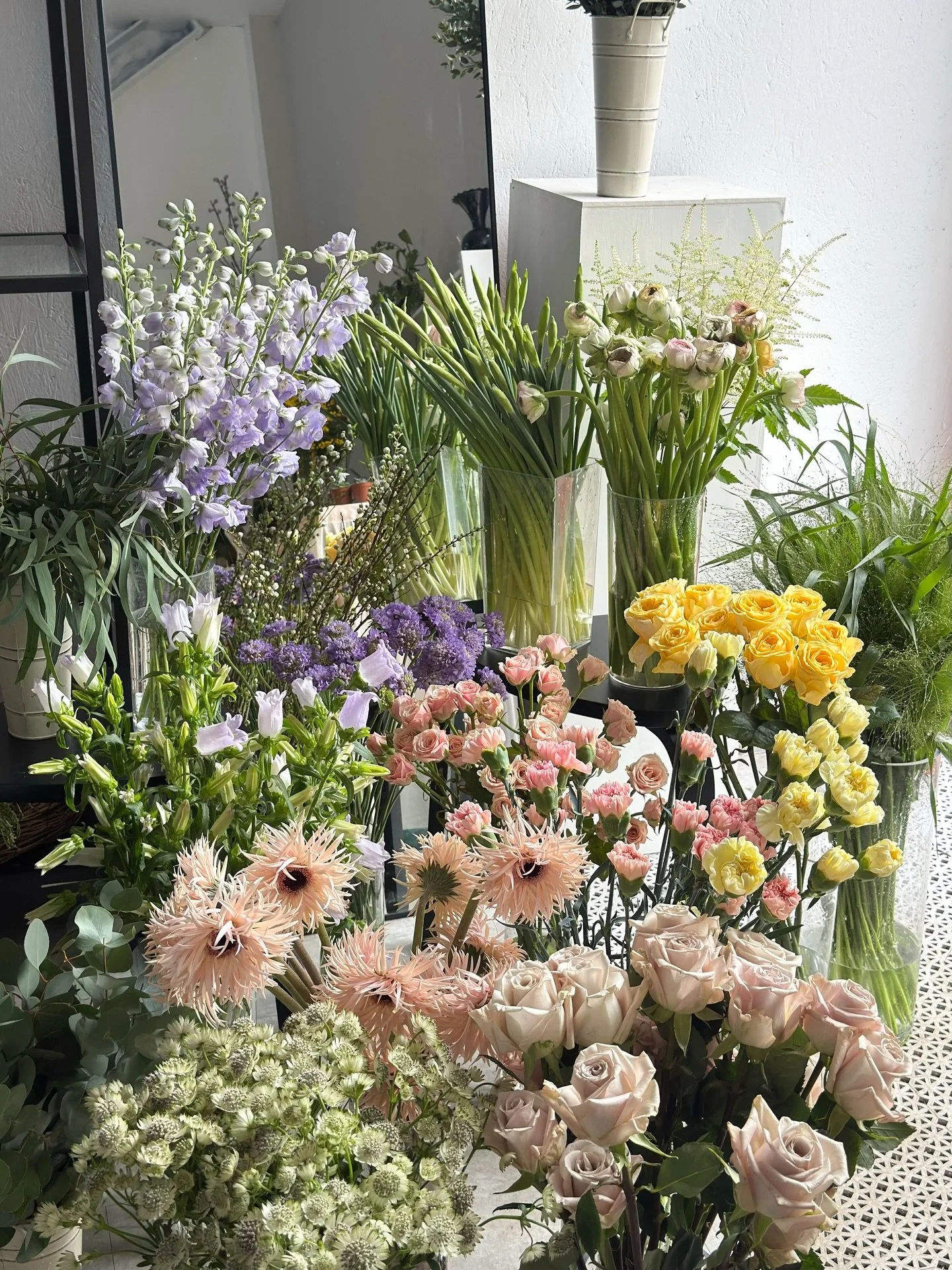 Here's this week's sellection of flowers.
Absolutely love them all 🤍

#london #hackney #flower #florist #bouquet