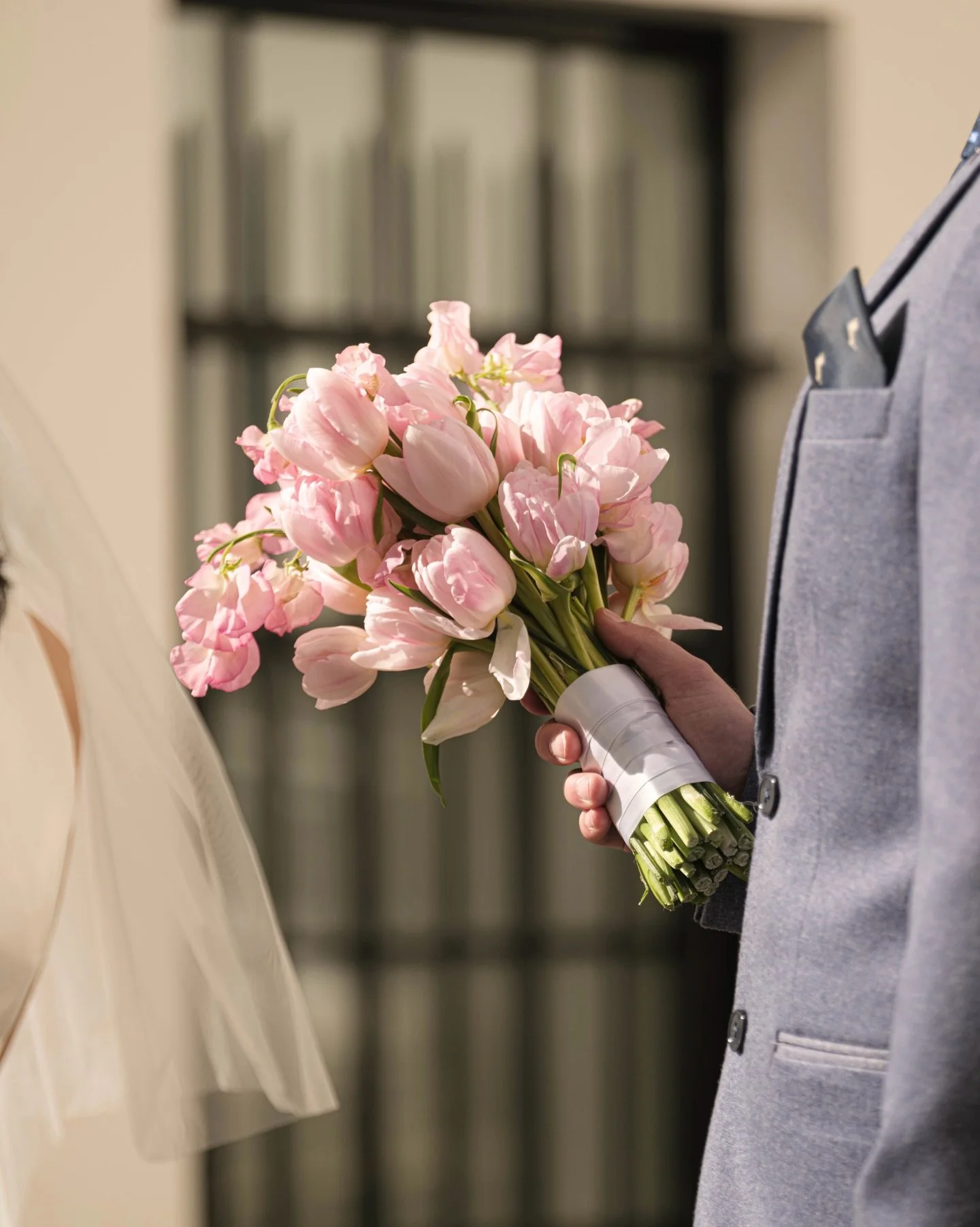 Soft, romantic tulips
thoughtfully arranged for a wedding shoot 💗

📷 @anecdote.ldn 

@rohaflower_shop 

#Roha_wedding