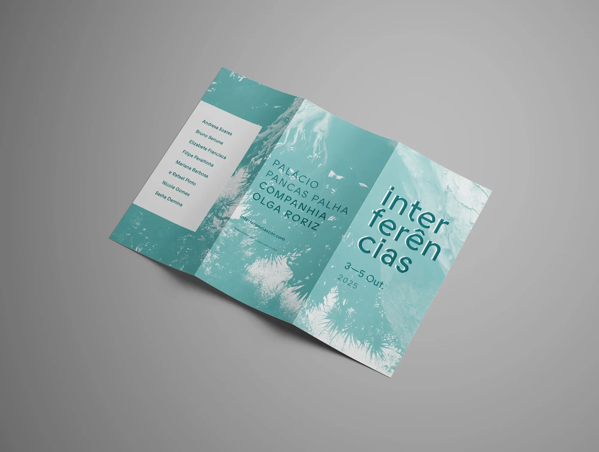 Cartaz de evento intituladо 'Interferências' que acontecerá de 3 a 5 de outubro de 2025, com lista de palestrantes incluindo Andrea Soares, Bruno Senune, Elizabeth Francisca, Filipe Perattinha, Mariana Barbosa, Rafael Pinto, Nicole Gomes e Sasha Demina. Fundo com elementos de natureza, como árvores e folhas.