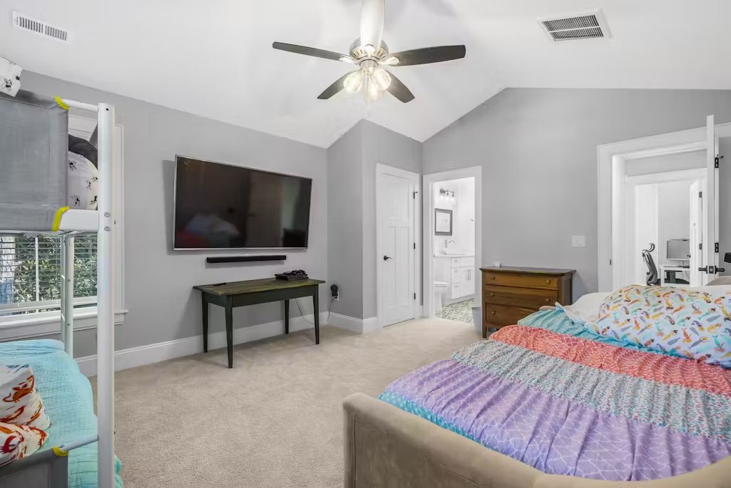 3RD floor Bunkroom, 5 kids beds