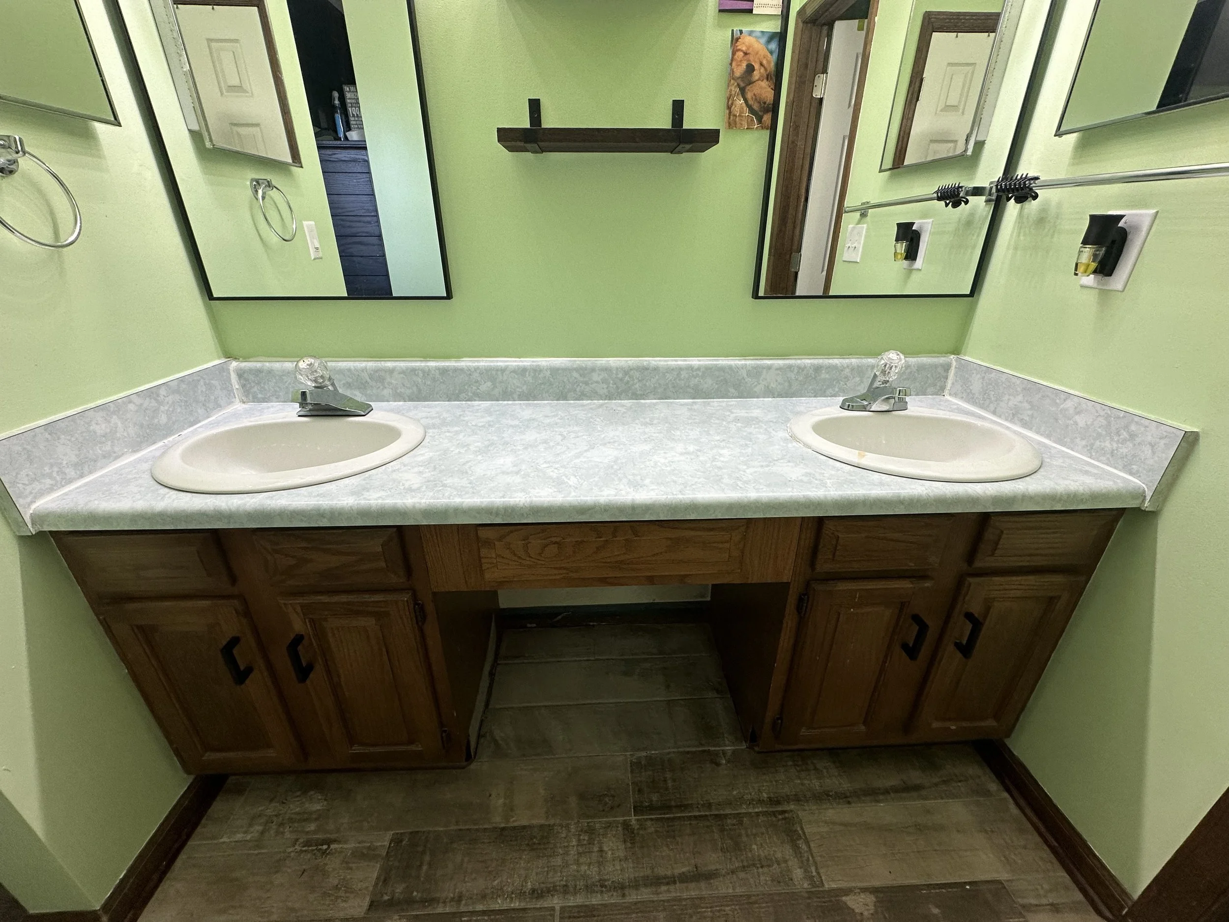 Bathroom 1 Before.jpg