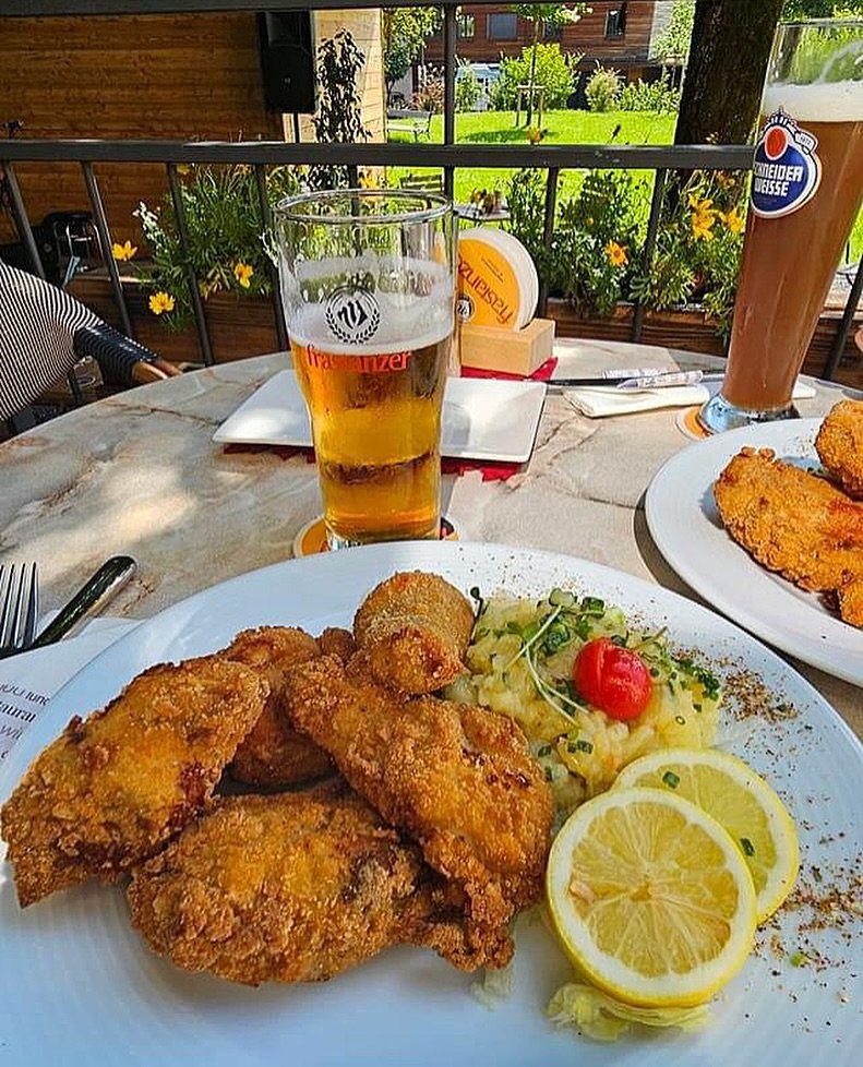 Backhendl-Partie l&auml;uft noch bis 19. April 🍗

Kommt vorbei und genie&szlig;t unser leckeres Backhendl von Dienstag bis Sonntag - 11-21 Uhr 🤗

Danke Wolfgang E. f&uuml;r das tolle Foto! 🥳

#visitbregenz #feldkirch #visitfeldkirch #vorarlberg #e