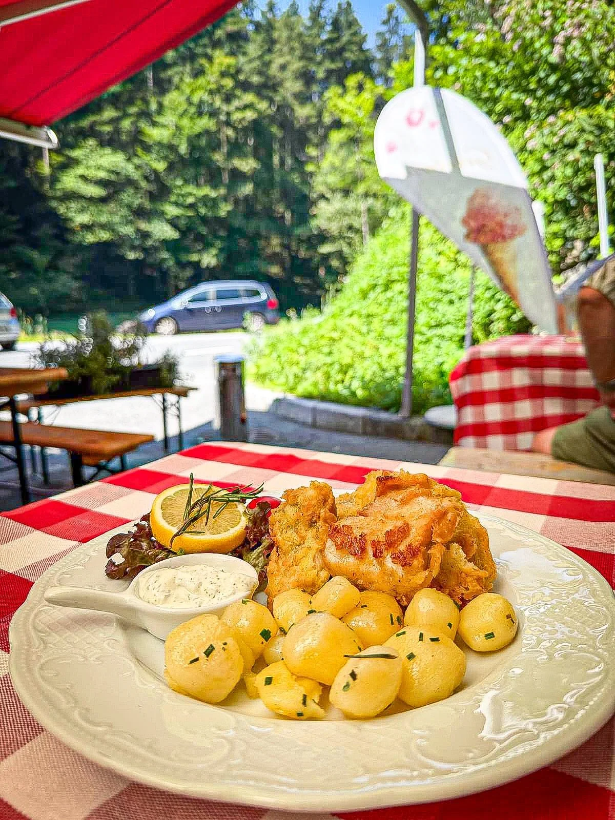 Wie lecker sind bitte unsere Zander-Fisch-Knusperle? 😍🐟

Au&szlig;en goldbraun &amp; knusprig, innen zart und saftig &ndash; ein echter Genuss, der euch das Wasser im Mund zusammenlaufen l&auml;sst.

Perfekt f&uuml;r alle Fischliebhaber und die, di