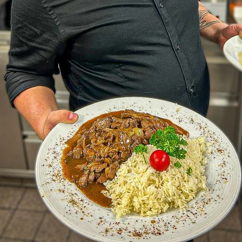 Ab kommenden Dienstag wird&rsquo;s schmackhaft bei uns! 😎

Im Gasthaus Schwarzer See gibt es dann etwas ganz Besonderes: leckere Kalbsleberle, frisch zubereitet und voller Geschmack.

Kommt vorbei und genie&szlig;t den Klassiker &ndash; eine Woche l