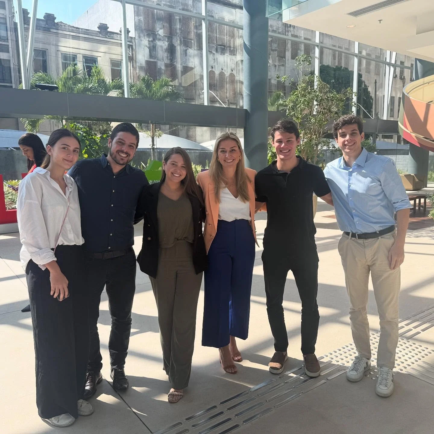 A primeira vez que me senti realmente motivada no trabalho foi por causa de um l&iacute;der que me tratou como igual.

E digo isso porque era algu&eacute;m que escutava de verdade, que me dava espa&ccedil;o para contribuir e que fazia quest&atilde;o 