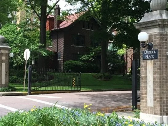 Hillcrest Streets, Entrances and Gates