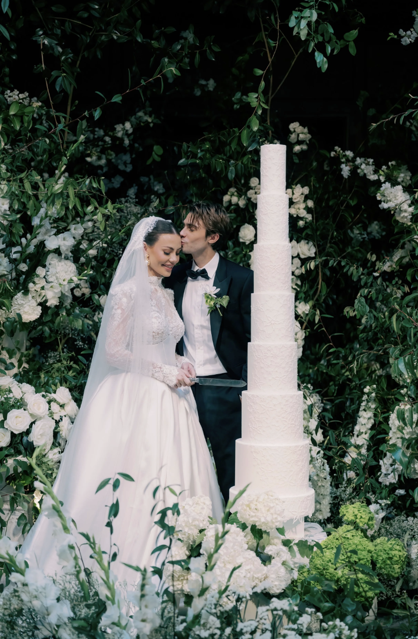 The Garden Room - An Indoor Garden Wedding Editorial at Clevedon Hall