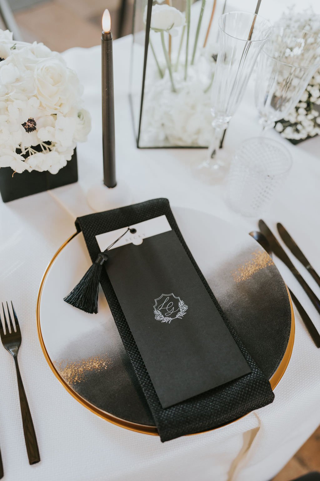 Lucca-Studios-Wedding-Stationery-Bodleian-Library-Oxford-PoppyCarterPortraits-monogram-Menu.jpg