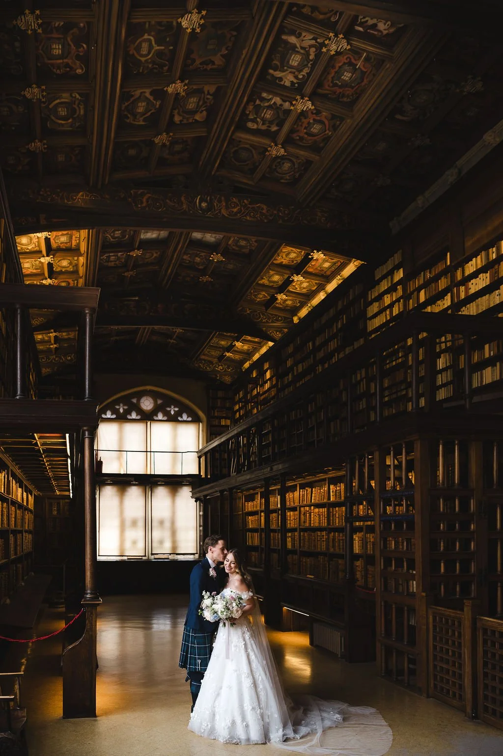 VictoriaandAndrew_Bodleian-Library-Oxford-Weddings-by-Nicola-and-Glen-944.jpg