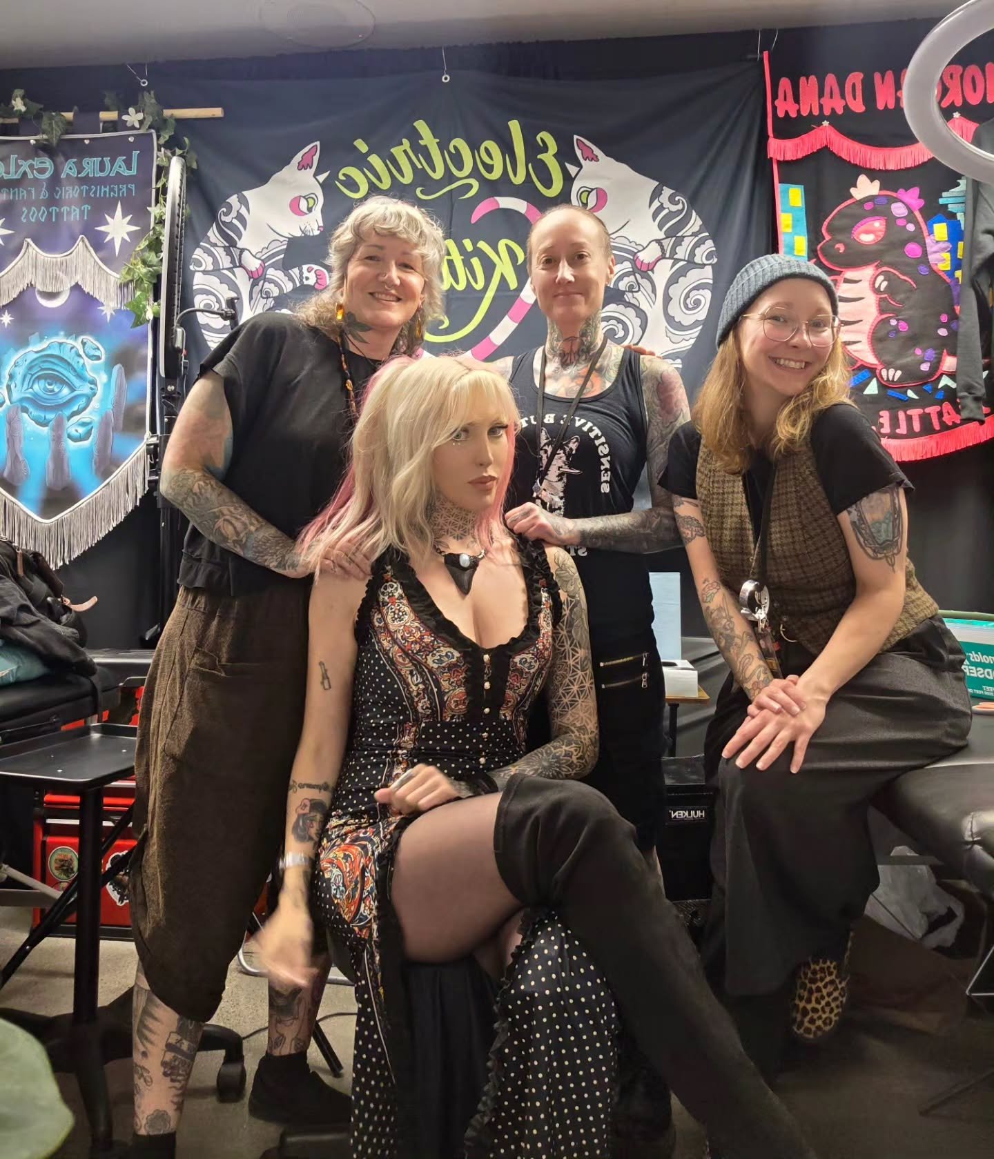Kitten crew 🖤 Missing our sweet @purrsimmonkitten and new kitten @rosieloutattoo 🥰🫶