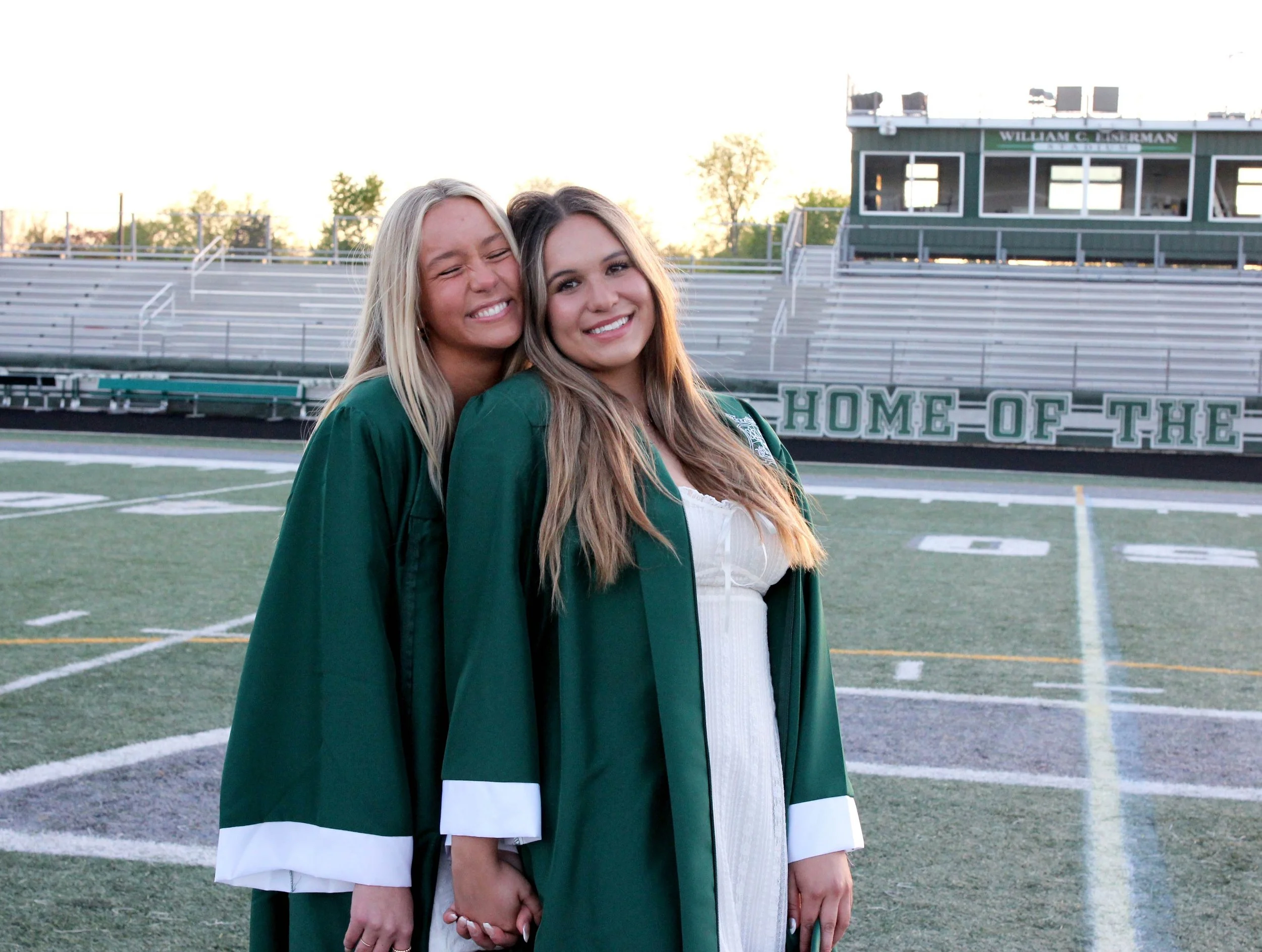 Lake-County-Illinois-Best-Friend-Graduation-Photos.jpg