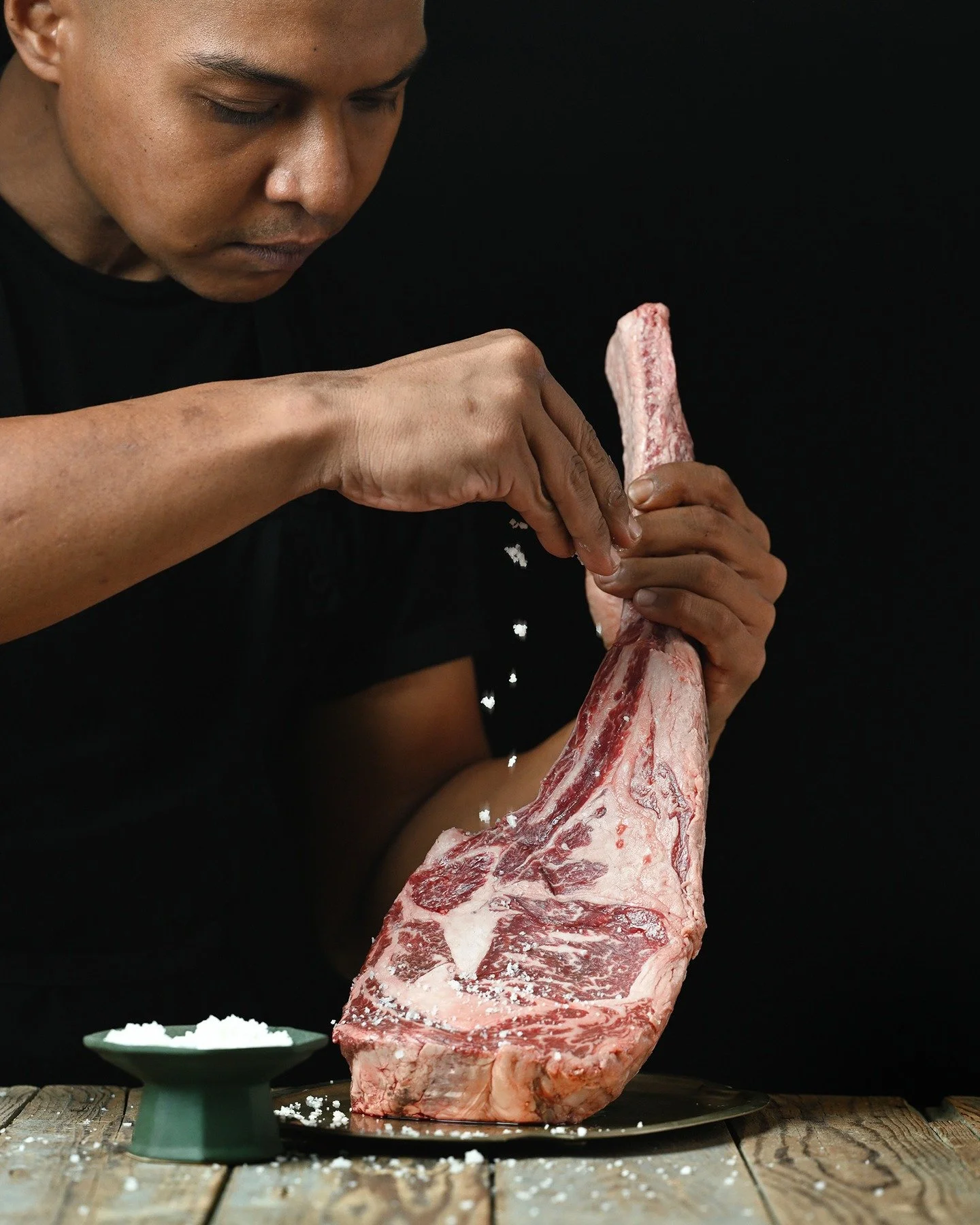 More of the meat series. It turns out I've actually been shooting a lot more meat than I realized. HOW DID THIS HAPPEN?!

Weird. 

#steak #foodphotography #foodporn #tomahawk #singaporefoodphotographer #studiophotography #lowkey