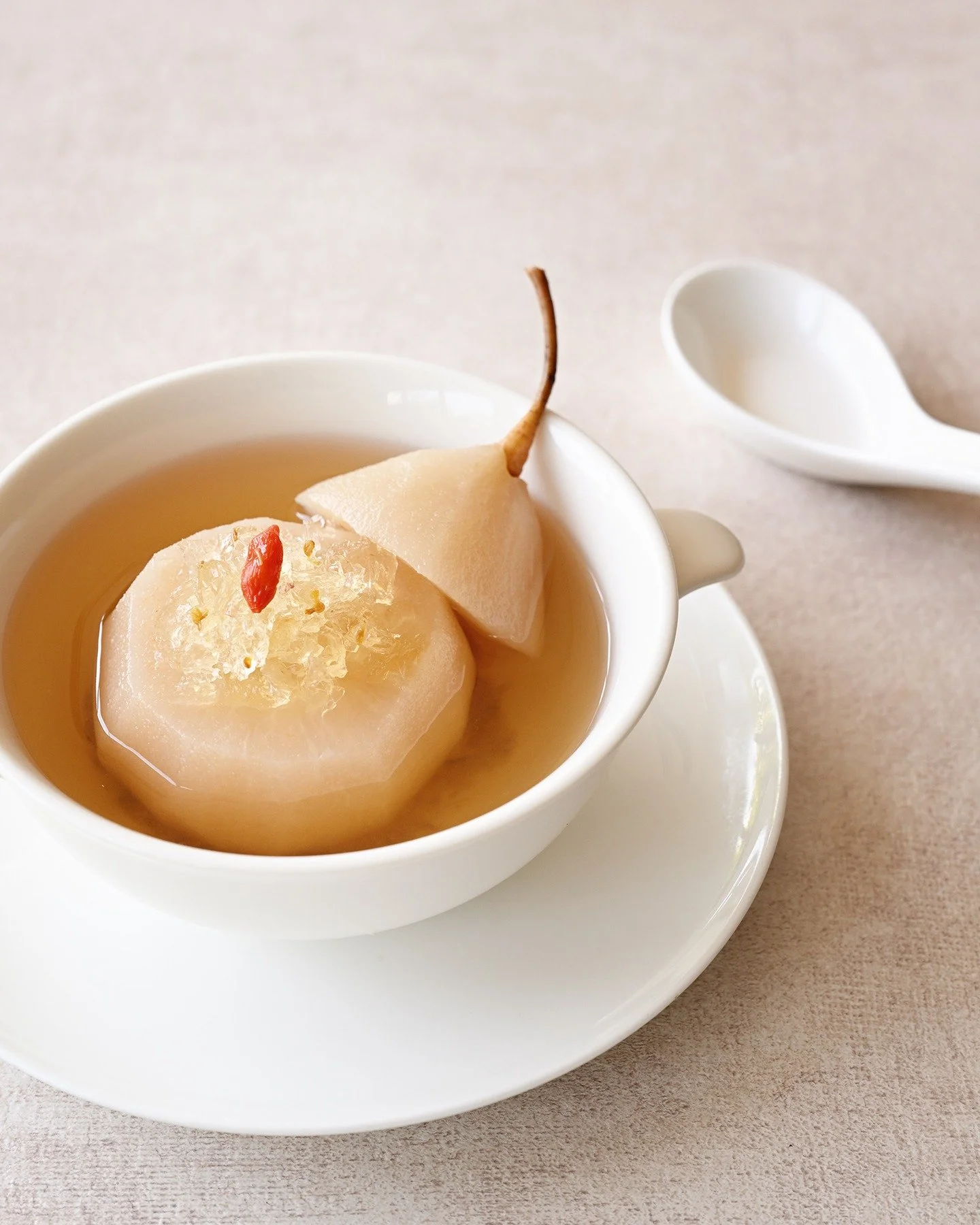 Outrageously good Cantonese menu from Chef Ben Wong at Cassia restaurant - even as leftover prop food.

Who's coming to try their dim sum brunch with me?

#foodphotography #foodporn #cantonesefood #menuphotography #hospitalityphotography #capellasing