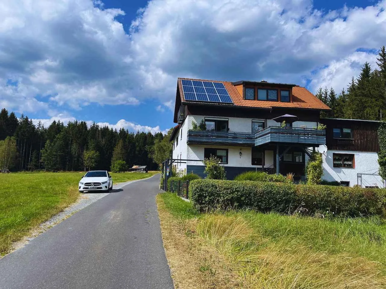 casa-paneles-solares-carro-aleman.jpg