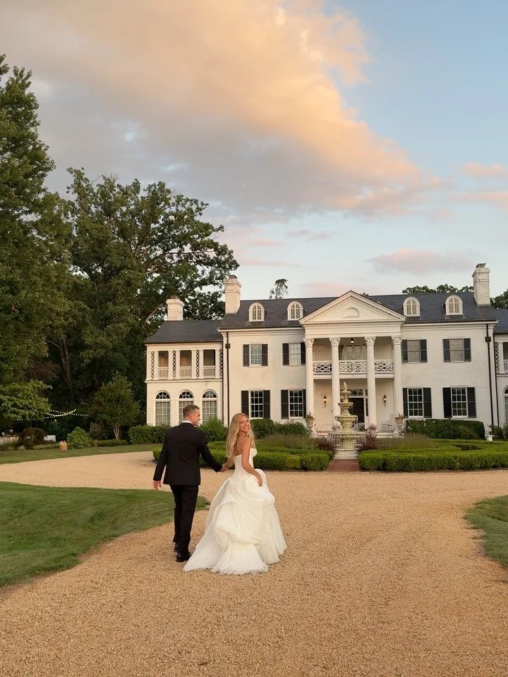 summer weddings, we miss you !! 💋

the picture perfect day for b &amp; k at @keswickvineyards this august!! 

📱Content: Kenzie | @foreverafterinstantly 💕

Vendors: 
Venue: @keswickvineyards
Planning: @littleacorneventsco
Photography: @caseysmithph