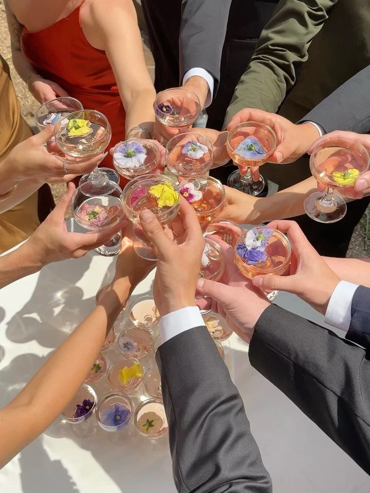this cold weather has us dreaming of spring weddings 💐 

specifically ones like this beautiful day at the @philbrookmuseum with S &amp; A featuring the cutest ros&eacute; tower complete topped with florals! 

📱Content: Ashlyn | @foreverafterinstant