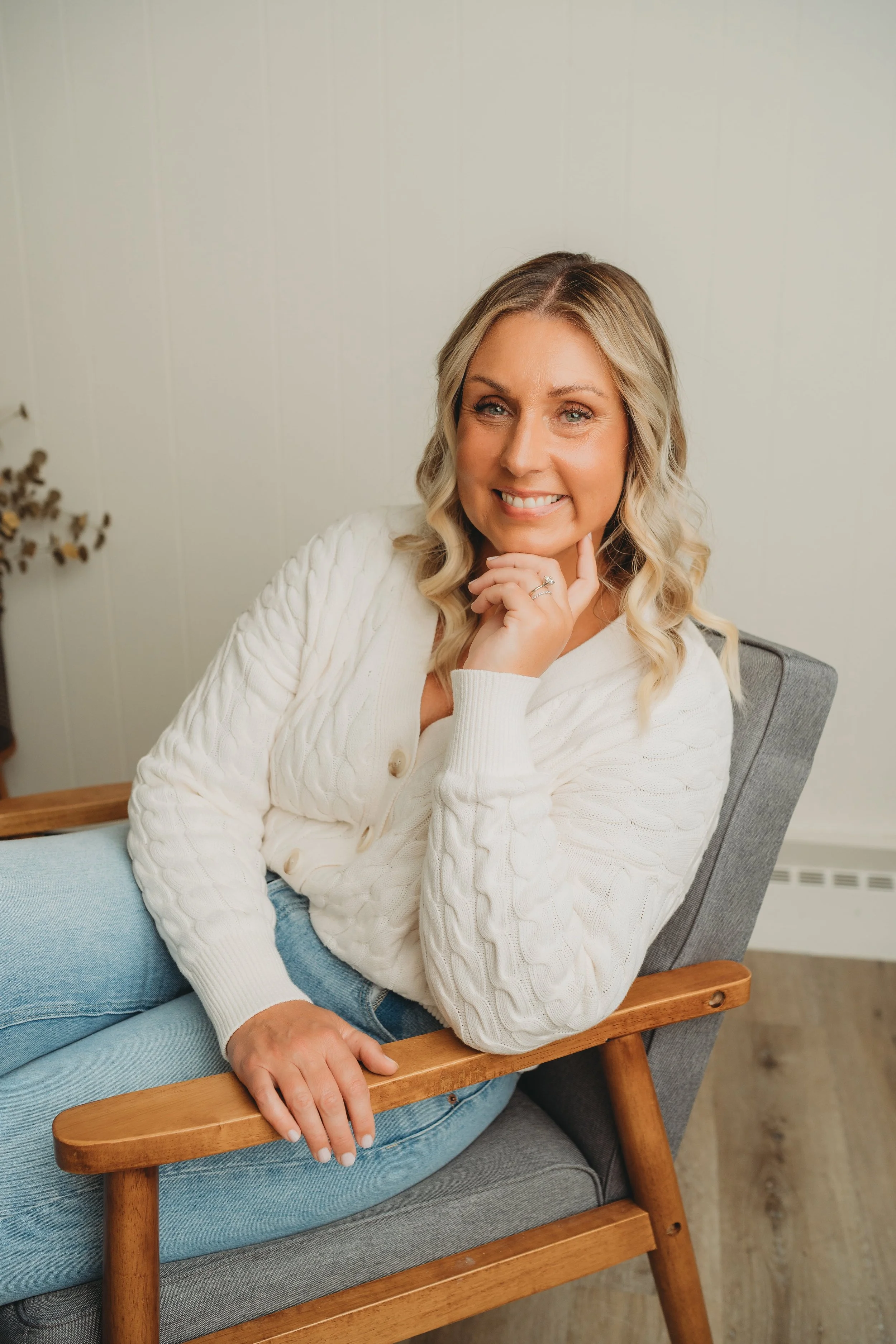 The WellNest Physical Therapy in Slinger, WI offering pelvic floor therapy for incontinence, pain, back pain, hip pain, prolapse, prenatal care, postnatal recovery, lipedema, and lymphedema. Wellness services include red light, dry needling, massage