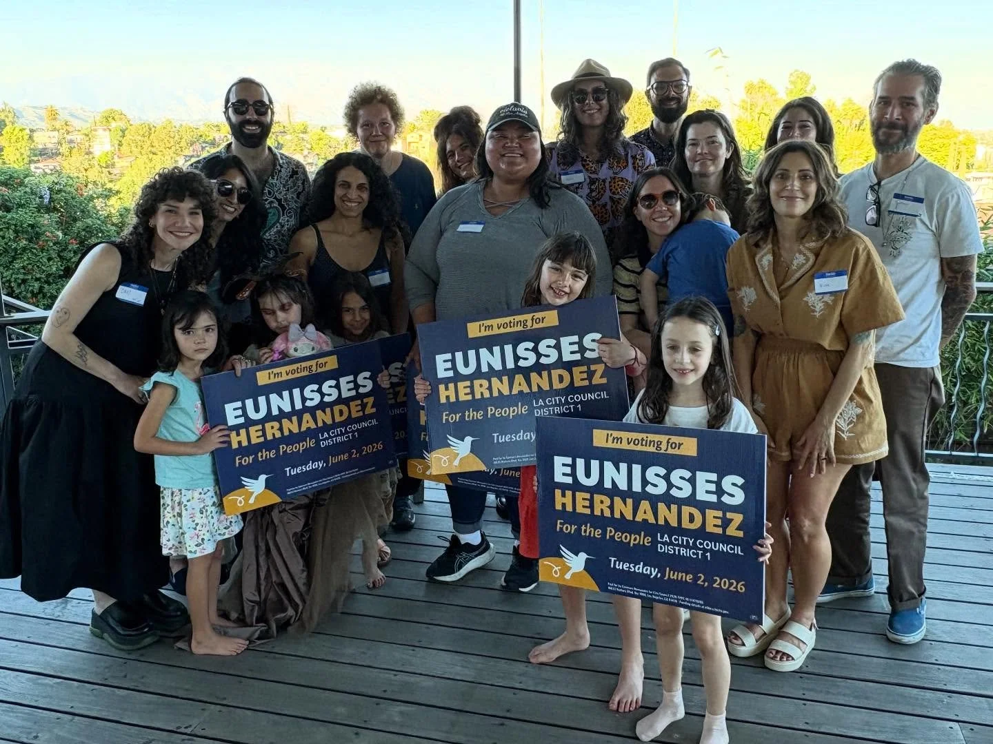 Another day, another house party in CD1! 🥳This time, we chopped it up in Mount Washington to discuss hillsides, public safety, and how we make this city one that works for ALL of us. 💛House parties help us spread the word on the campaign AND they a