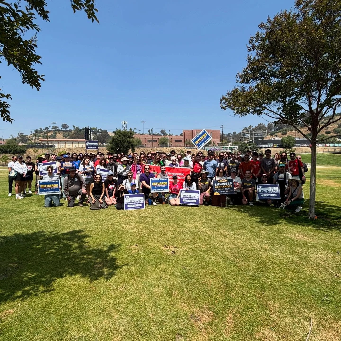 Now that&rsquo;s a Big Ass Canvass! Thank you @dsa_la 🌹Let&rsquo;s win! 🏆