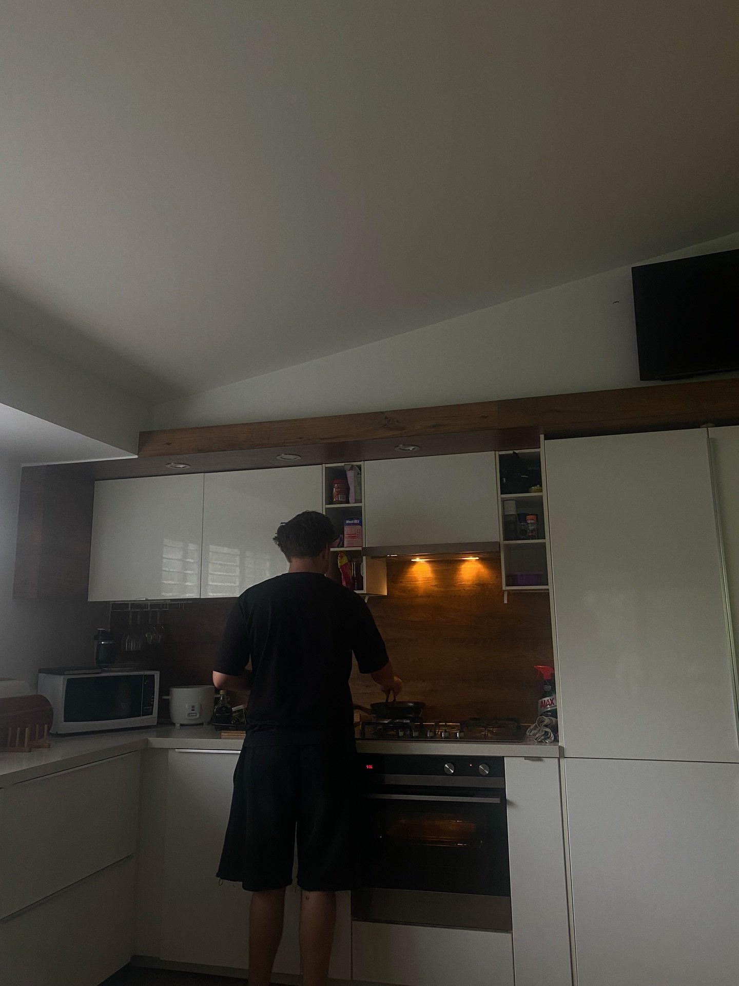 In feeds full of events and big moments, here are some more mundane bits from Feb/ March so far! 🤎🤎

For me, this season is all about prioritising my peace, my health and my family/ relationships. While also balancing running my private practice cl