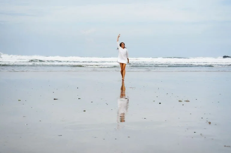 🔥
I am the most powerful force on earth. 
I choose to meet me. 

I choose me - 
dropping right INWARDS for then to bring my holy wisdom up and out. 

I am a big f* deal.

the moment I choose to be quiet enough to listen internally.
The moment I slow