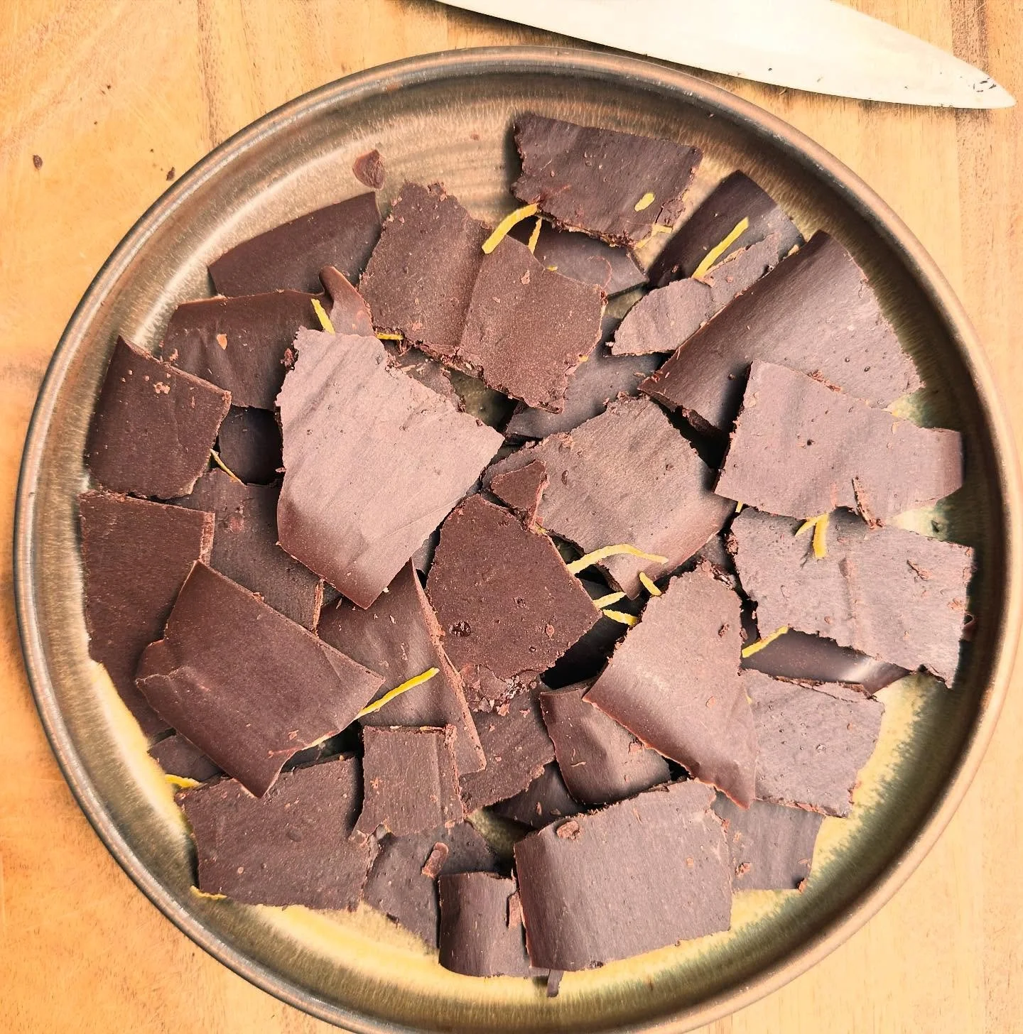 Artisan organic raw dark chocolate infused with Young Living cardamom and lime essential oils and lemon zest. 
So delicious! 
You’ll be enjoying this at this Sundays oils 101 low tox workshop 2-4.30pm. 
Book via the LIVE WORKSHOPS page of my