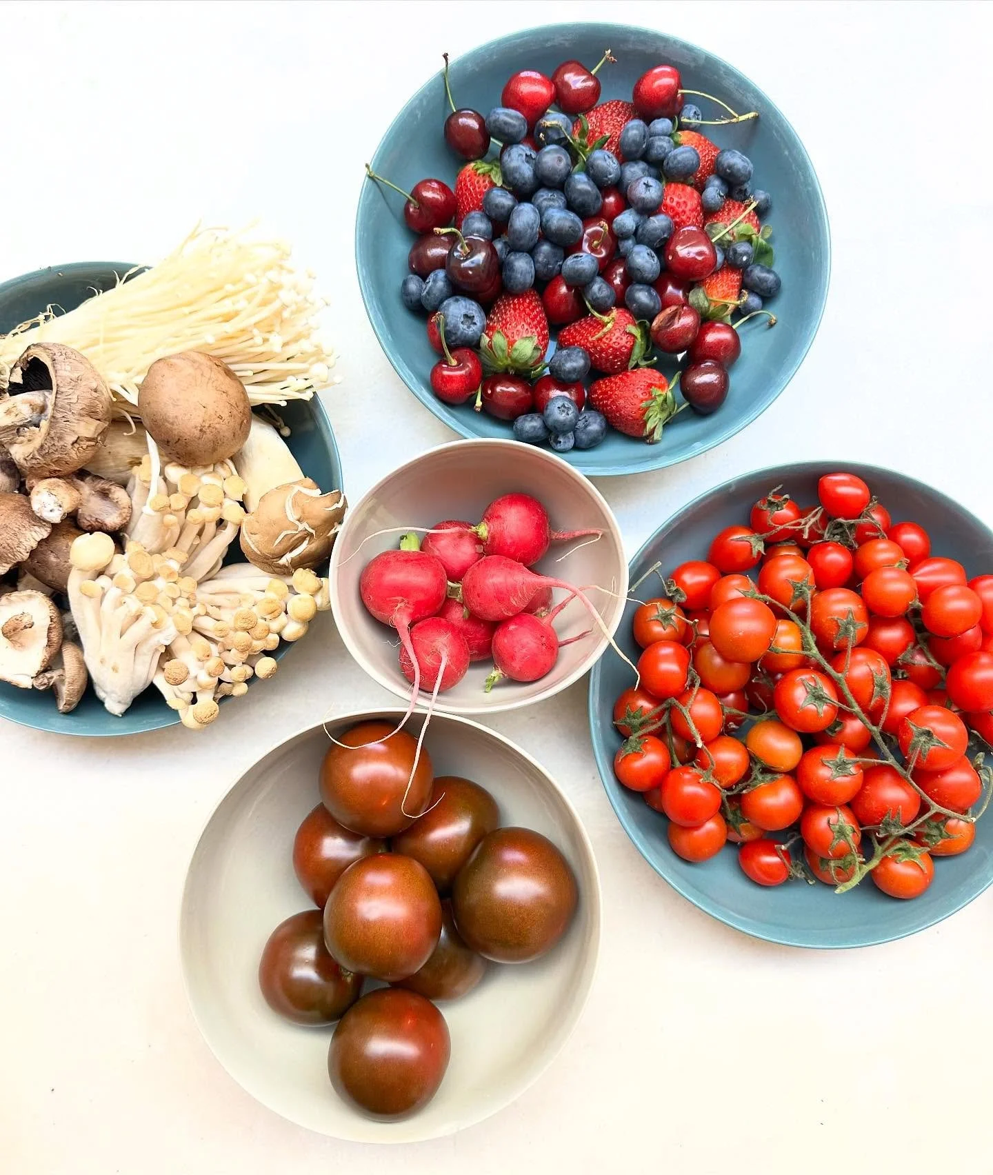 Treasures from my gathering expedition at BJ markets. Chemical free produce. 
🍇🫐🍒🫜🍄