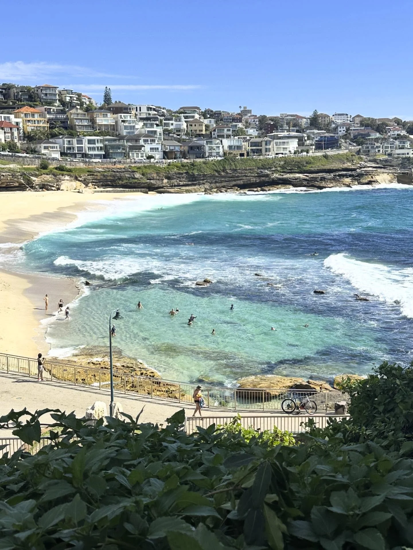 S U M M E R VIBES 🌞🏝️ 
Crystal clear water and clear skies. 
It&rsquo;s going to be a hot one in Sydney today! 💦