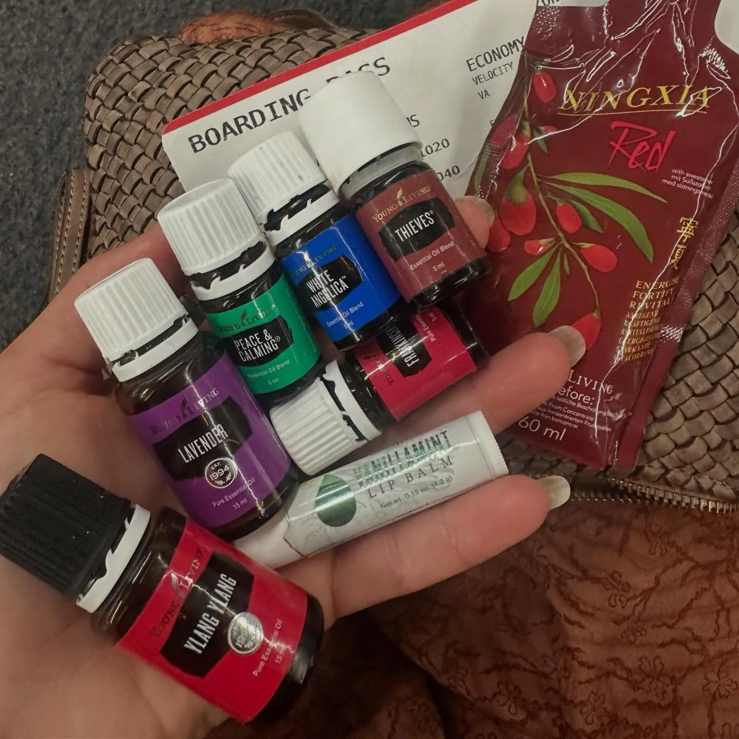 GC bound ✈️👙🏝️ 

In flight travel essentials &hellip;. 

💧 thieves- to keep the lurgies away (sooo many people are sick it&rsquo;s unbelievable)
💧white Angelica- for protection 
💧peace &amp; calming and lavender - for calming me down if I get tr