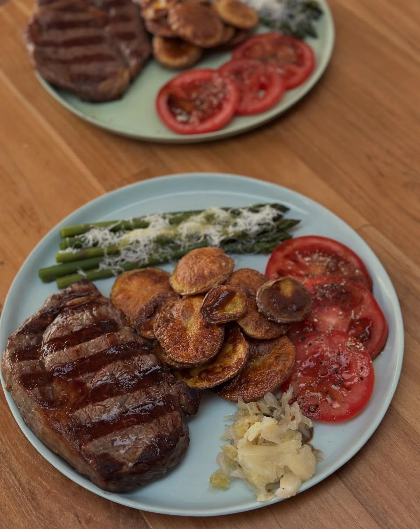 The simplest of dinners can be the most delicious&hellip;..
🥩 grass fed scotch fillet steak from @themeatstore 
🥔 Potatoes cooked in Star Anise Organic Wholefoods beef tallow sold at @brothbarandlarder or via our online store 
🫛Asparagus lightly s