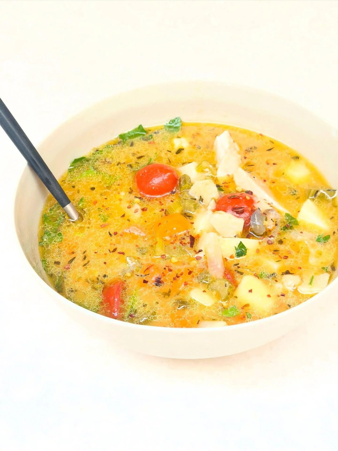 Left over baked Greek fish reheated with plenty of bone broth = quick easy soup for lunch 👌🏻