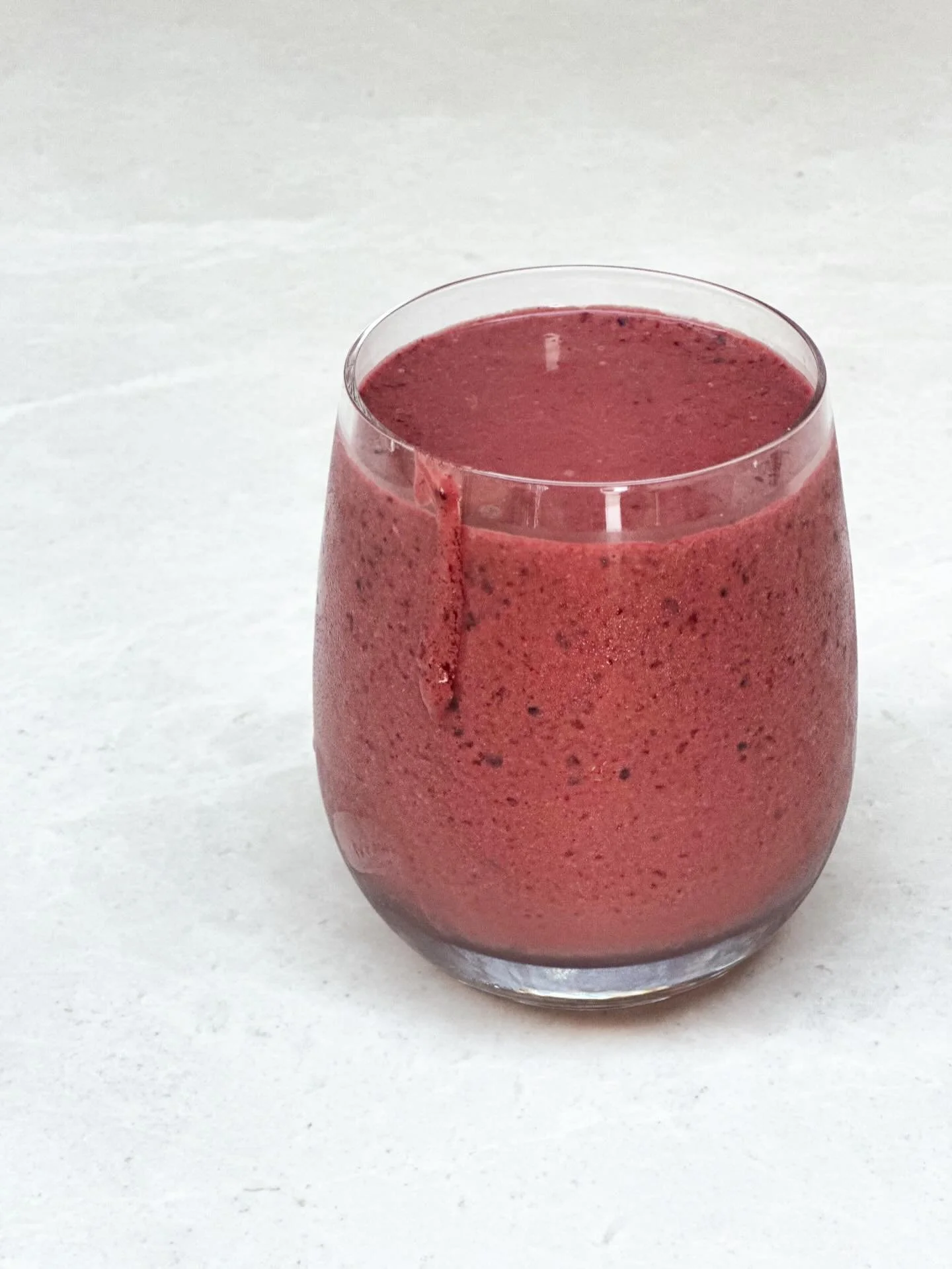 🩷 The nutrient dense antioxidant rich smoothie that everyone loved at my recent workshop: 

1/4 cup Full fat yogurt 
1/4 cup Frozen berries 
1/4 cup Young Living Ningxia Red 
1 frozen banana 
1 Scoop of collagen @gelproaustralia 
1 Star Anise Organi