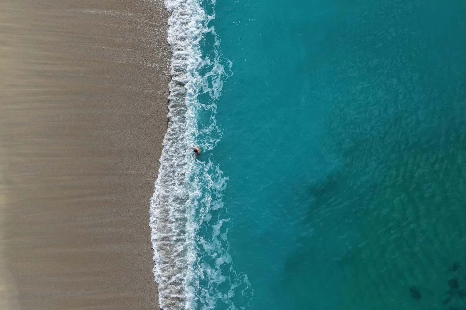 Where the ocean meets the sand&hellip; 

I can&rsquo;t imagine living anywhere other than the edge of this land. 

📸 by @djtoomey of Bronte beach