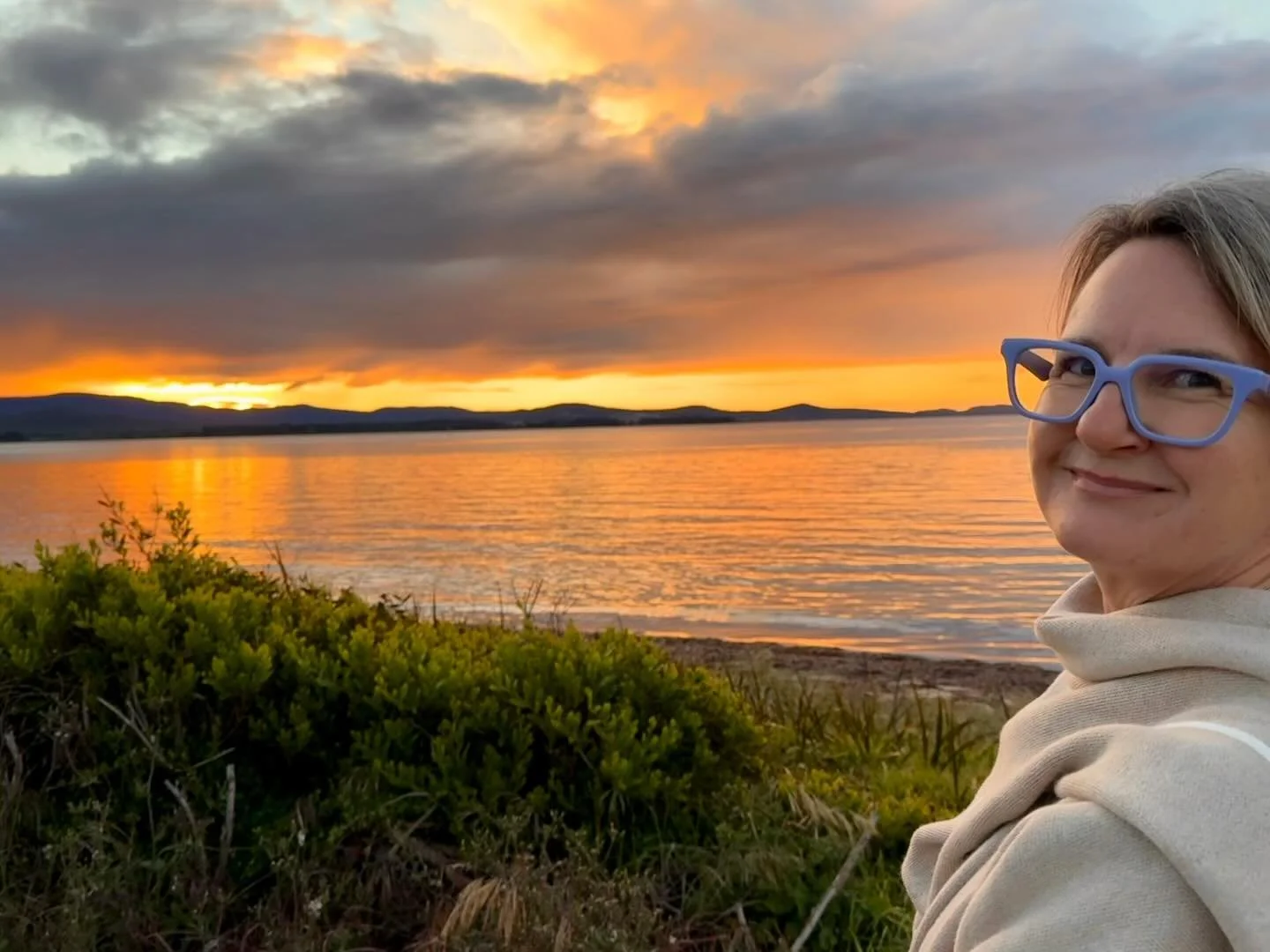 Healing a little more every day. ✨ The post-op hormone nosedive created few migraines (just for now 🤞), but I&rsquo;m actually feeling REALLY good without pelvic pain interrupting my life. 👏

Thank you @robkingthing for caring for me so well and fr