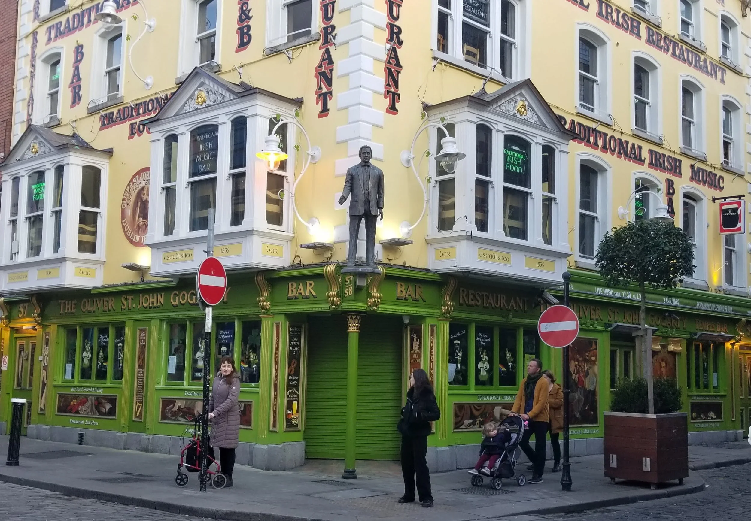 2022-dublin-temple-bar-pub.jpg