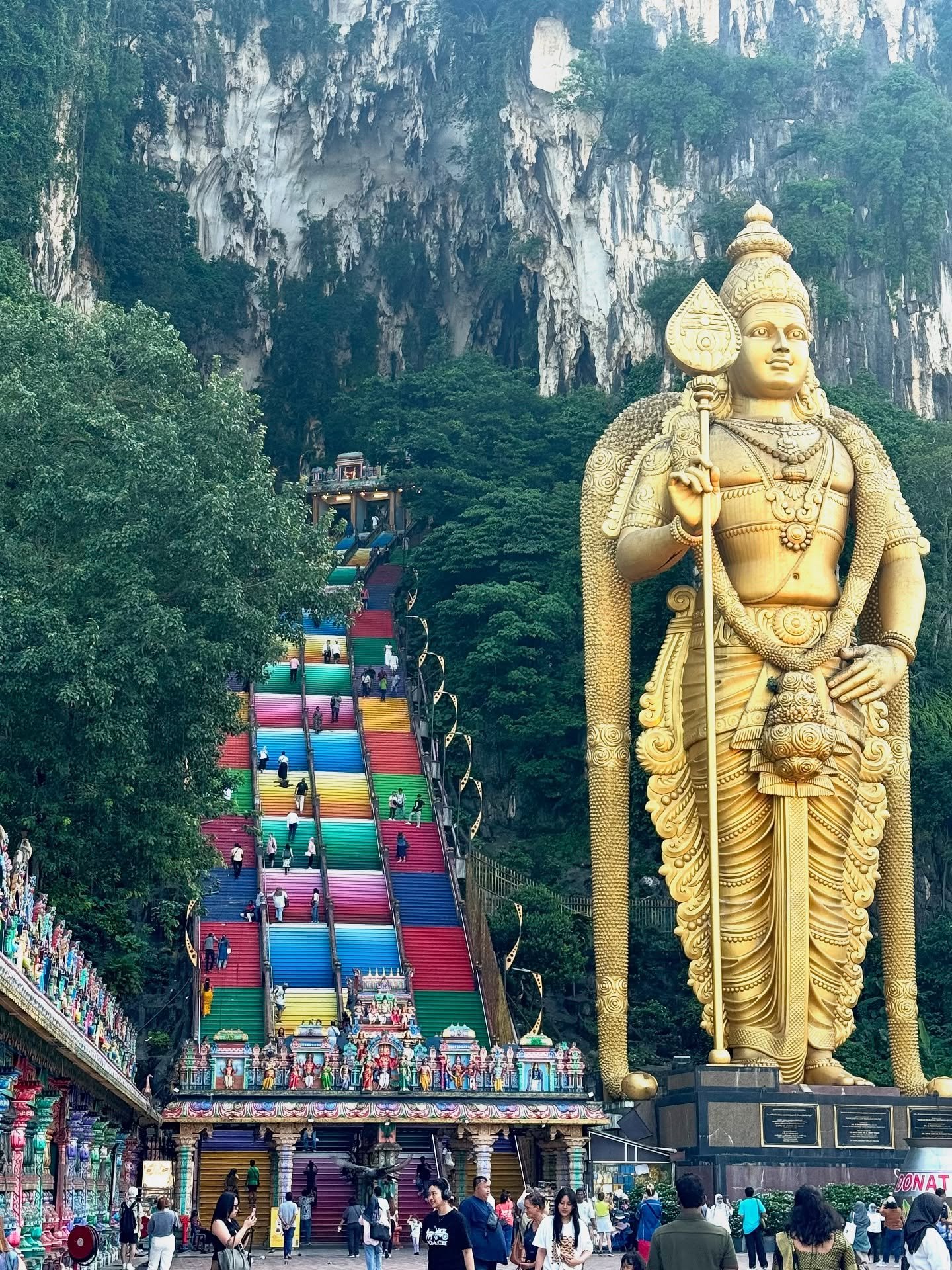 Beim 2. Besuch in #kualalumpur haben wir es gestern endlich geschafft zu den #batucavesmalaysia zu fahren!
.
Sehr eindr&uuml;cklich, das lohnt sich definitiv!!🙌🙌🙌
.
#Malaysia #travel #travelfamily