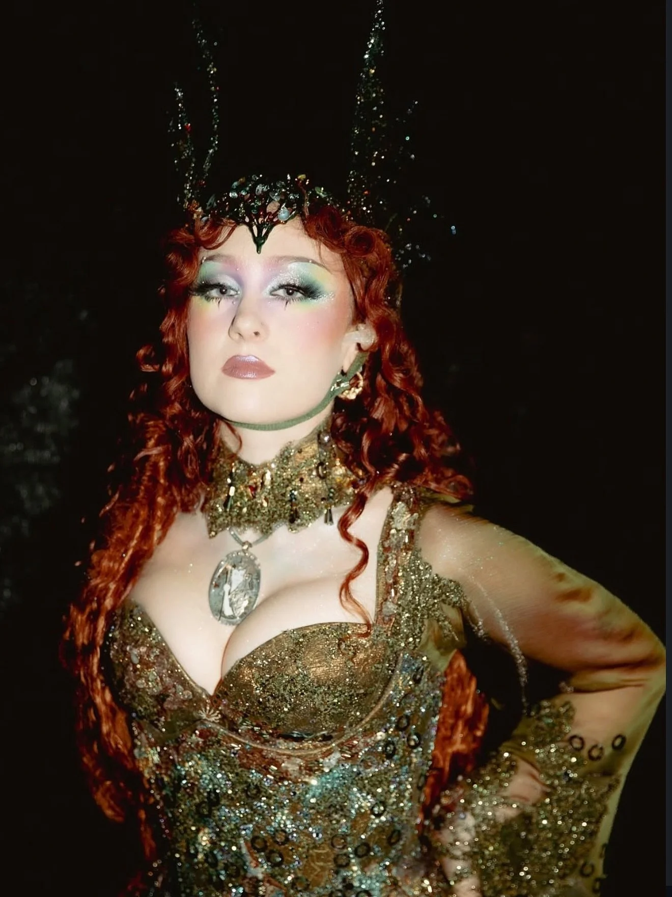 LA Siren🧜🏼‍♀️
So grateful to have experienced my first tour. 
I can't describe the feeling seeing all the different aspects of creativity come together to create the most enchanted vision.
#teamlacyredway 
Fashion Direction @genesiswbb
Fash