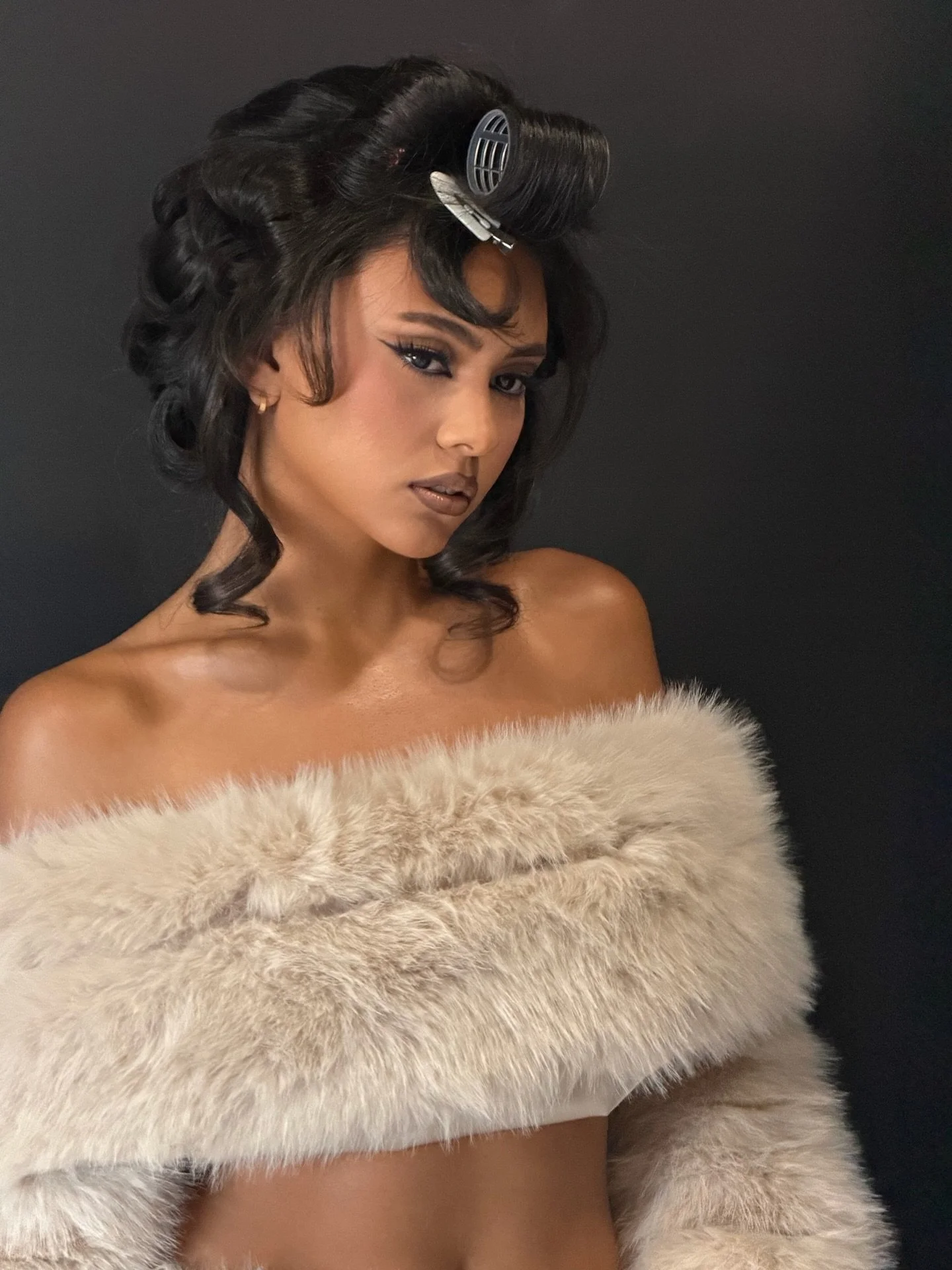 Bombshell loading....
Photo + Video: @catiemenke
MUA: @daniellevirginianastasi
Hair: @theashleyjhair
Model: @samarathompsonn @fordrba
Studio: @phxstudiorental