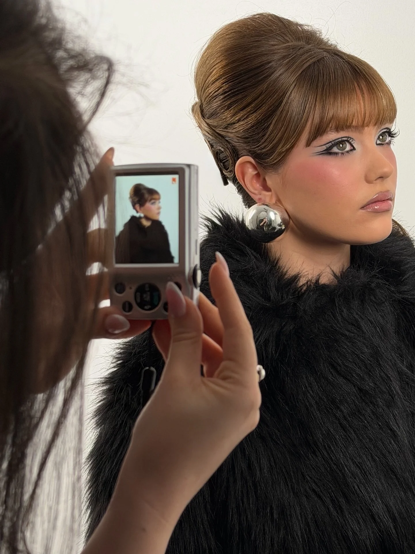 MOD MOMENT bts ✌🏾

Photographer @catiemenke
Makeup: @daniellevirginianastasi 
Model: @lydia.a.ellis