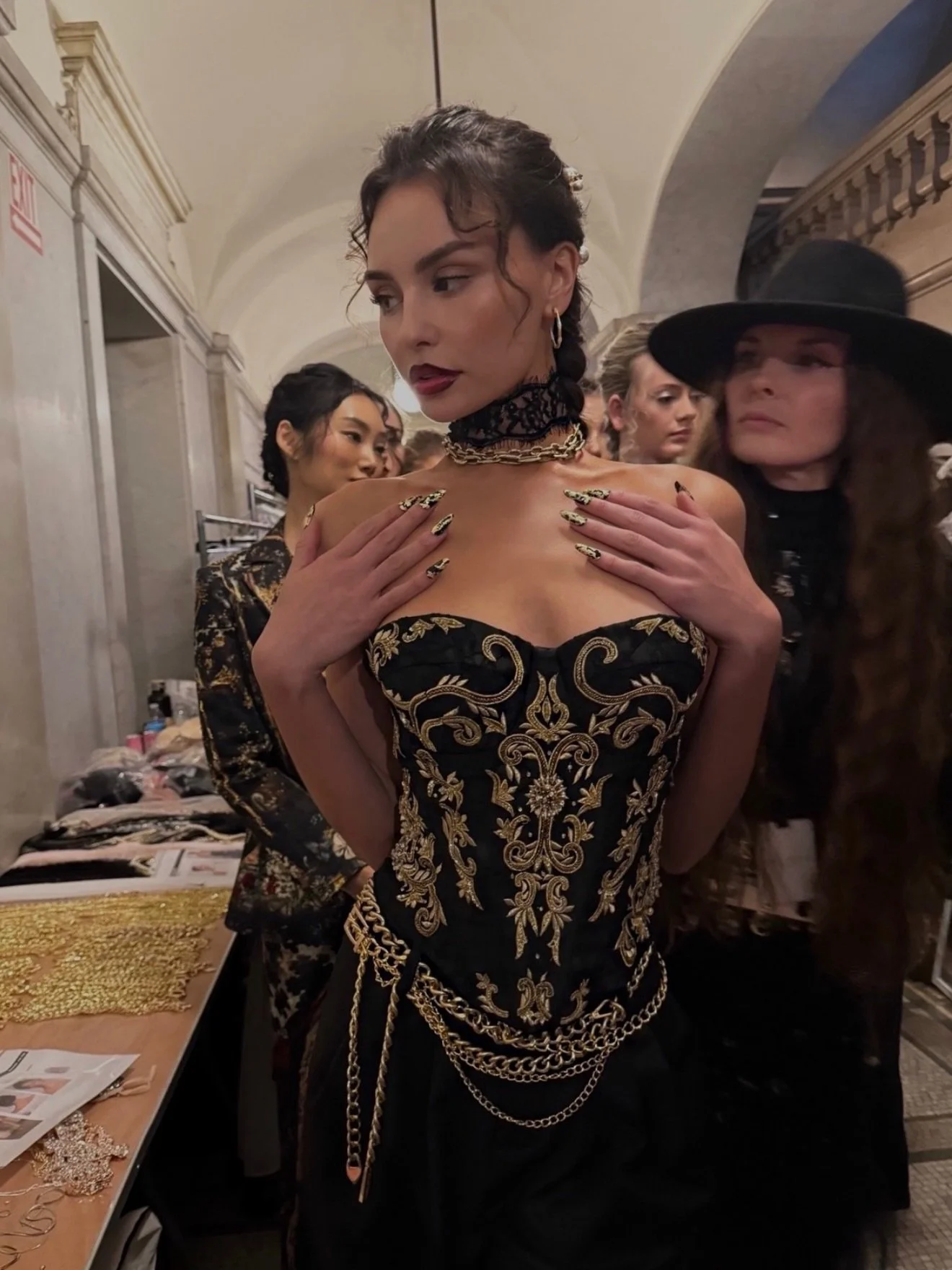 Ending NYFW with @aliceandolivia @amika @amikapro 

Lead hair: @lacyredway 

Thank you for always bringing@me along and trusting me 💕