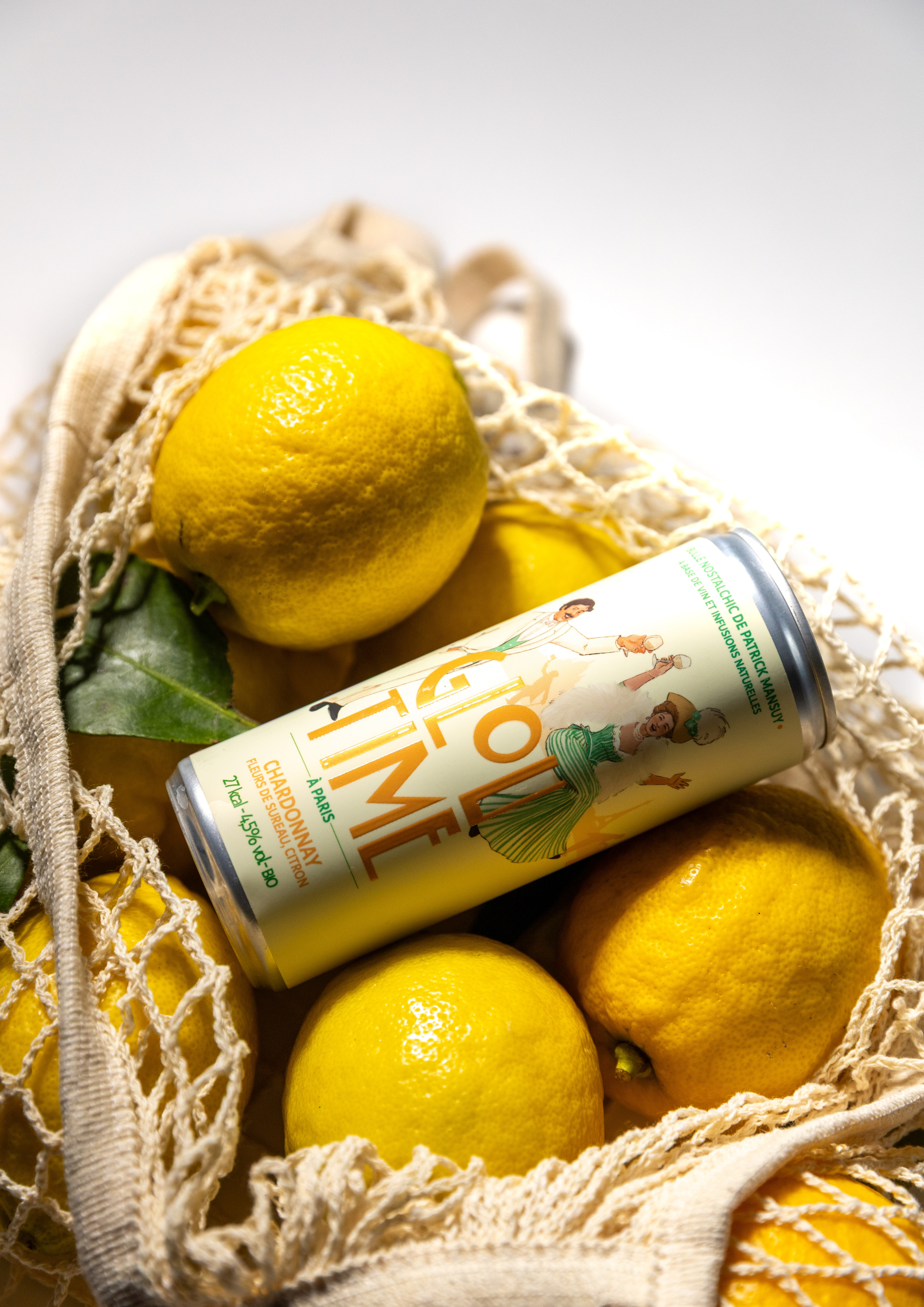 GT Bouteille New Chic C lifestyle 1.png