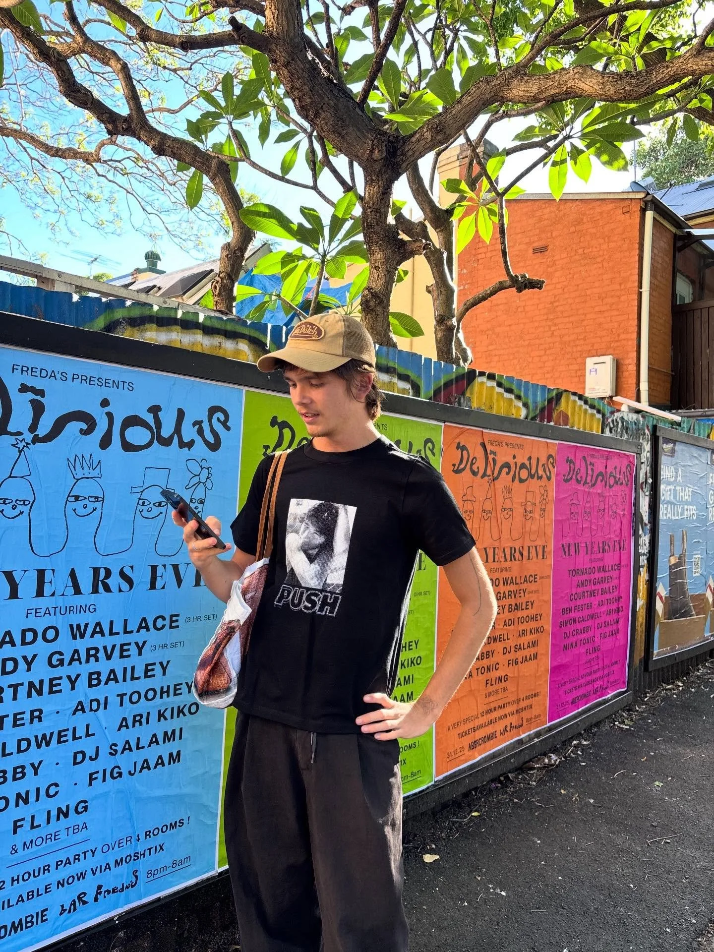 New PUSH tees coming in hot for our launch party this Sat 🍥🛍️🍥🛍️🛒🛒

printed by @descryprintstudio 🖤 designed by @asheremd 🖤 photo by @rrodeo___ 🖤 featuring @leowh1tehouse 🖤