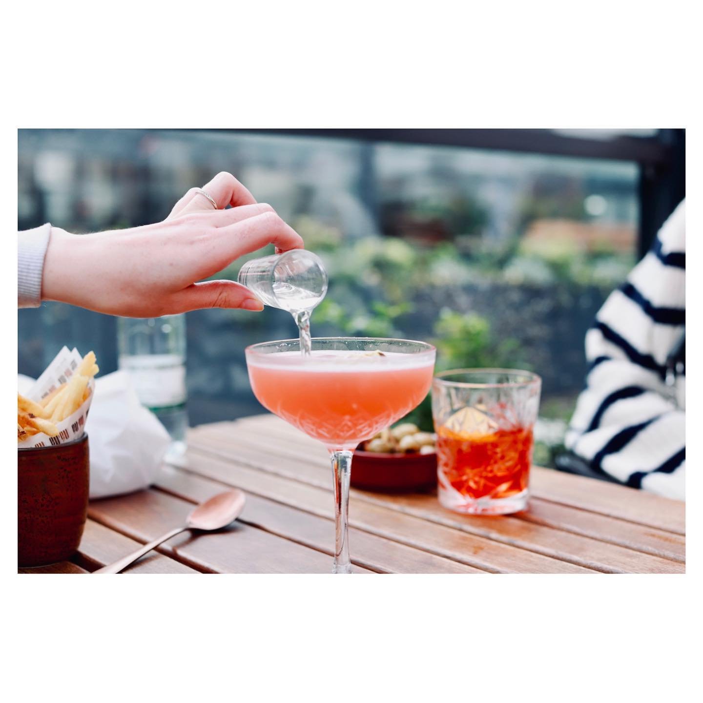 🥃 'A negroni sbagliato, with a porn star martini, and a shot of prosecco in it🥂 oooh stunnin' 💅🏼