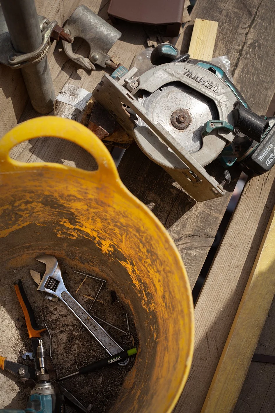 Checkatrade work. The team from G J Smith Roofing at work in Dunstable. Grinders and other tools. Bedfordshire. 2025.