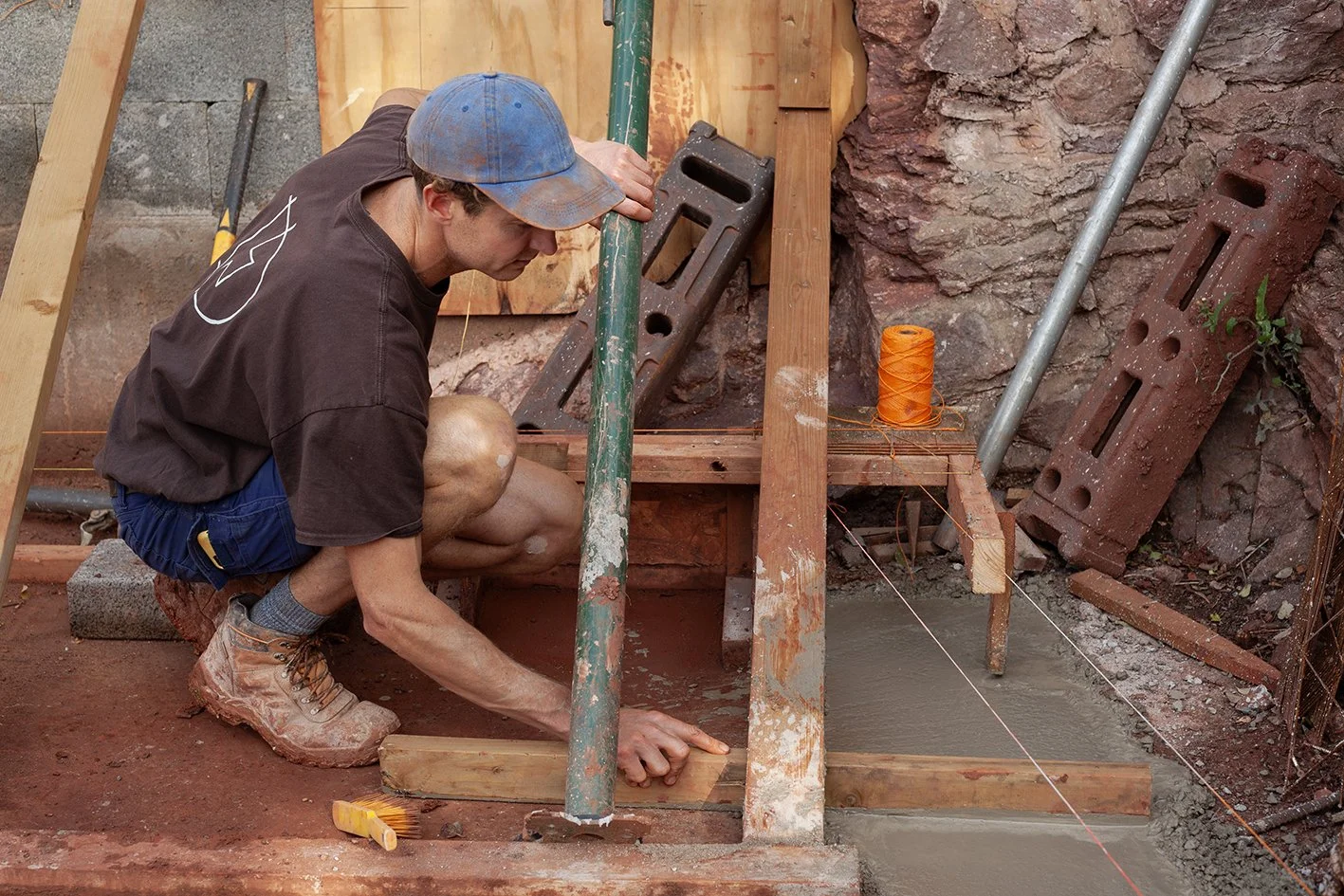 Dovetail ltd, a construction company in Bristol, UK.
The team at work on a timber frame house in Long Ashton.