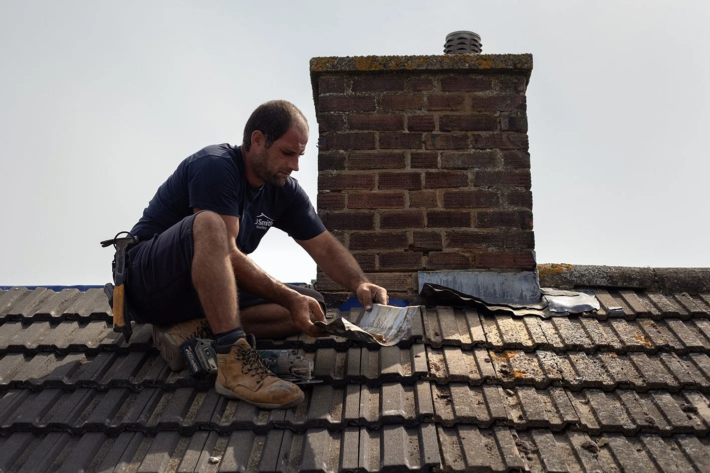 Checkatrade work. The team from G J Smith Roofing at work in Dunstable. Bedfordshire. 2025.