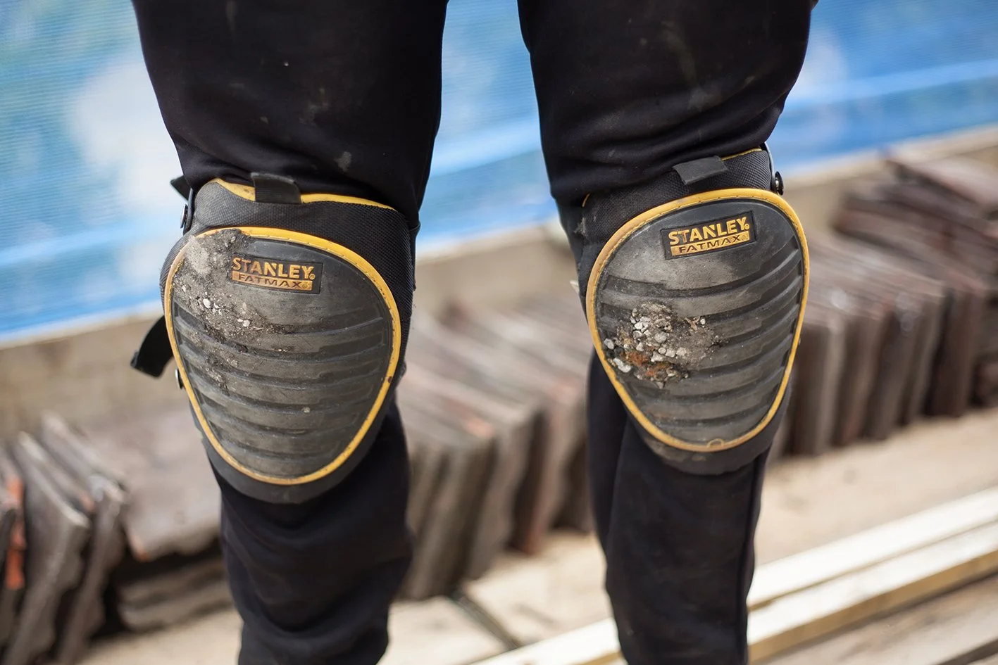 Checkatrade work. The team from G J Smith roofing at work in Aylesbury. Kneepads. 2025.