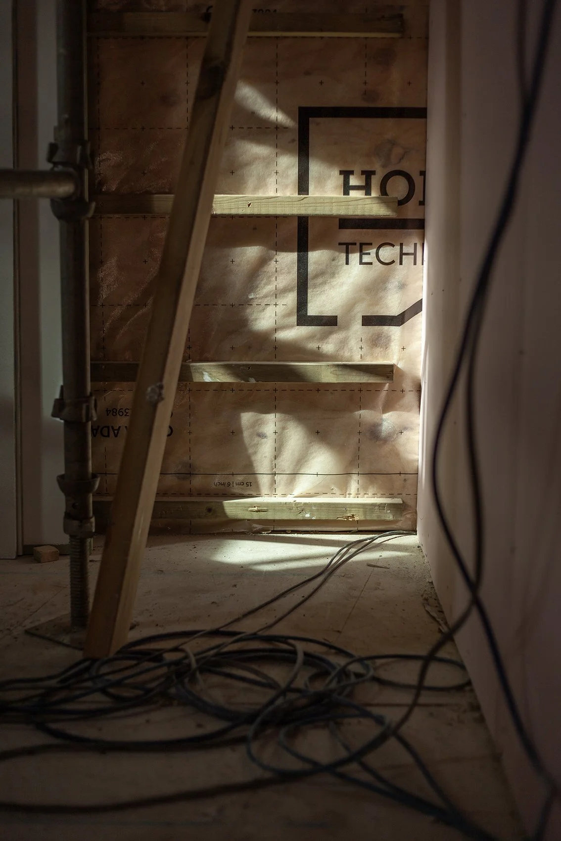 Dovetail ltd, a construction company in Bristol, UK.
The team at work on a timber frame house in St Werburghs.
