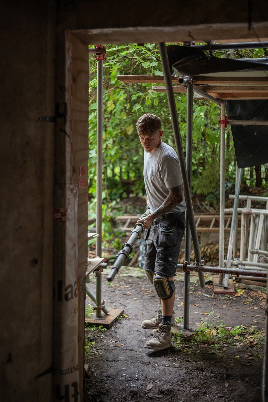 Dovetail ltd, a construction company in Bristol, UK.
The team at work on a timber frame house in St Werburghs.