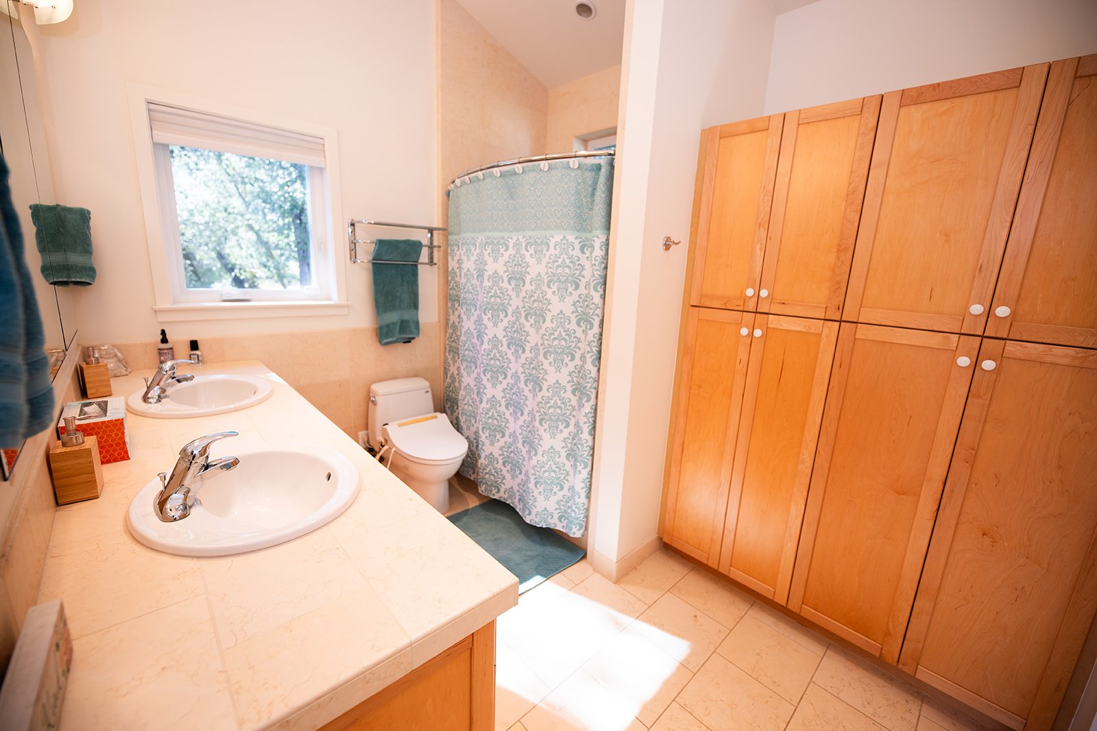 Full Master Bath with 2 Sinks